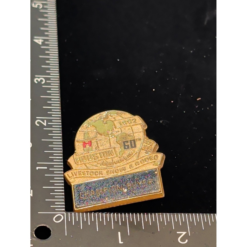 Vtg 1992 Houston Livestock Show Rodeo 60th Anniversary Champion Buyer Pin Gold - Picture 4 of 4